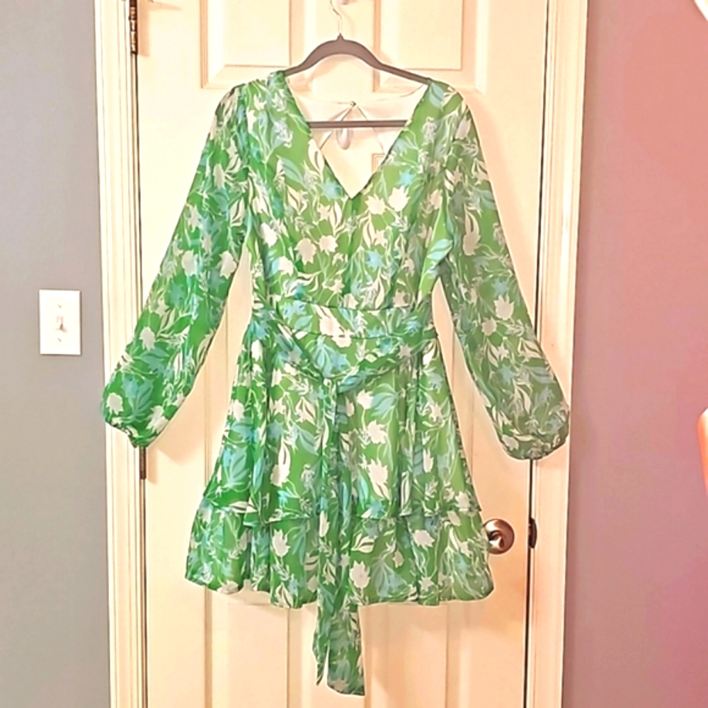 Floral Back Cut-Out V-Neck Flowy Long Sleeve Green White Dress